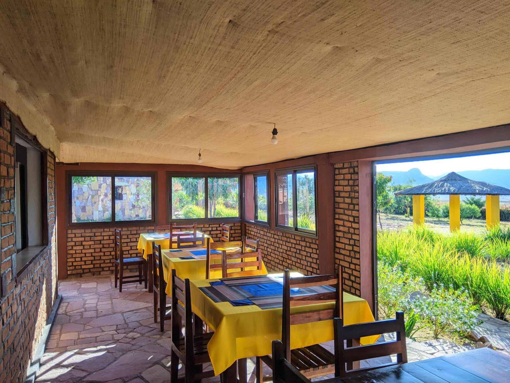 Chambre D'Hote Ristorante Pizzeria Liberta Ranohira Exterior foto